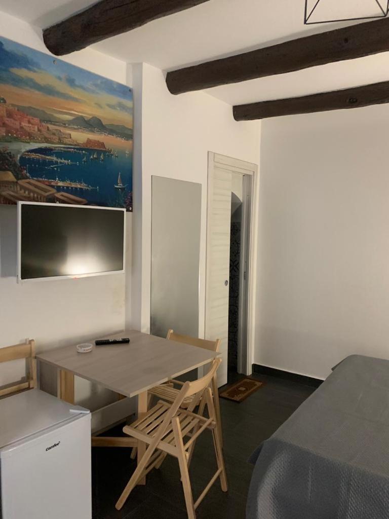 Viky House Chiaia Apartment Naples Luaran gambar